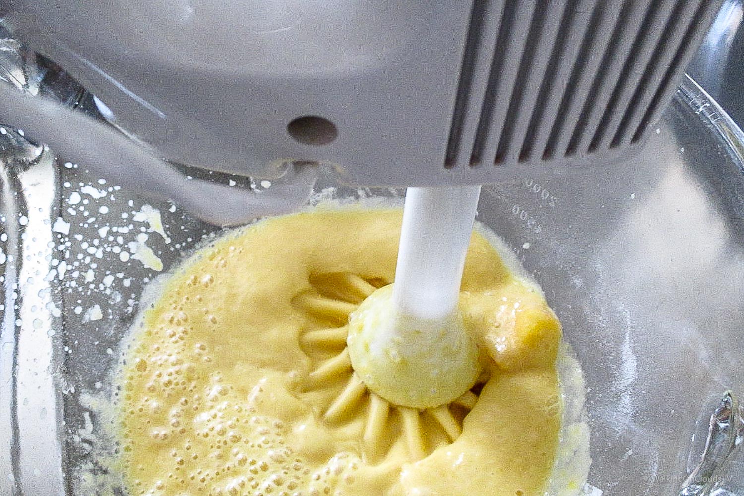 Ananas-Mango Fruchteis ist mit dem Eis Zauber von Diamant sehr schnell und einfach selber gemacht