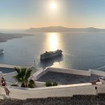 Kreuzfahrt zu den Griechischen Inseln mit der Norwegian Jade. Die Sonne geht unter -Abschied von Santorini